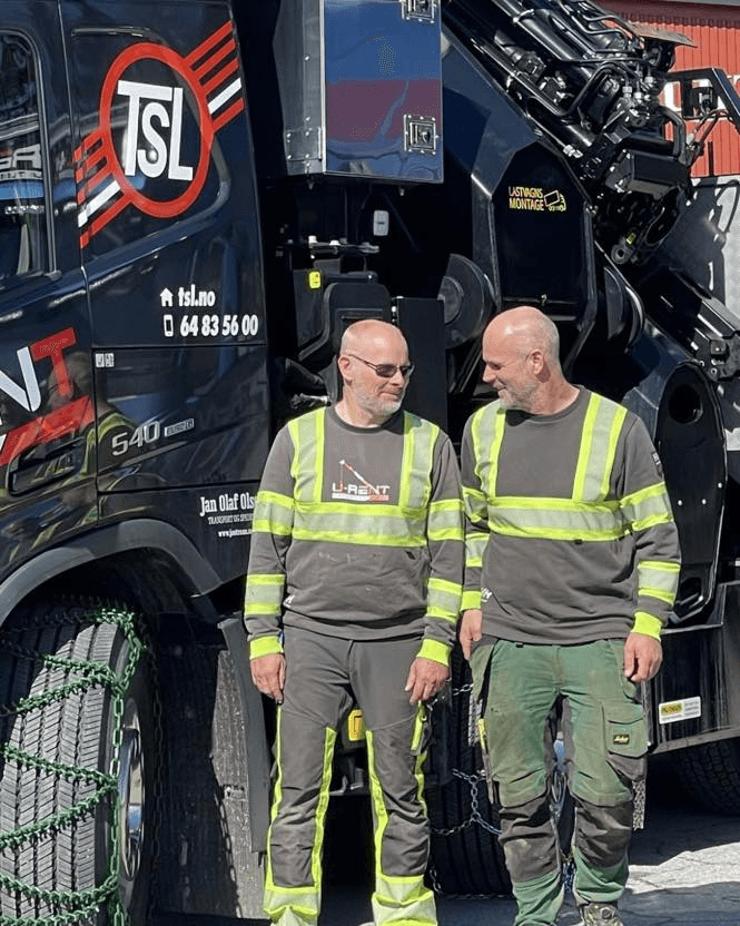 Geir og Per fra KBE Kranutleie foran kranbilen